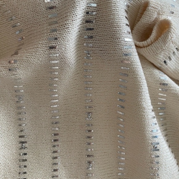 St John- Ivory Sweater with Silver Sequin - Picture 5 of 7